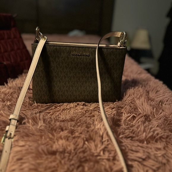 Mk shoulder bag… never been used - Picture 2 of 2